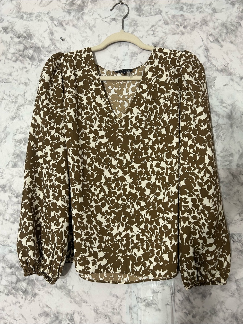 1 State Women's Brown Floral V-Neck Blouse long sleeve Sz M EUC